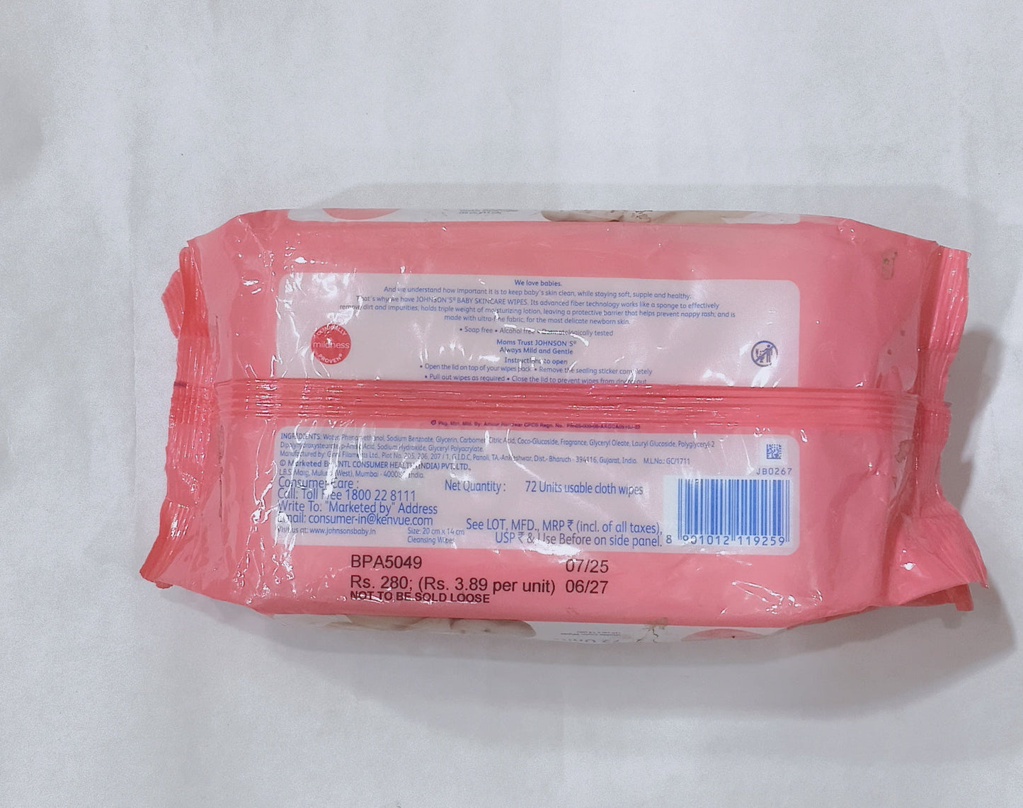 Johnson's baby skincare wipes